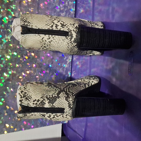 Charlotte Russe Qupid stoneblack snake PU 8.5 booties NIB mint - Picture 7 of 12